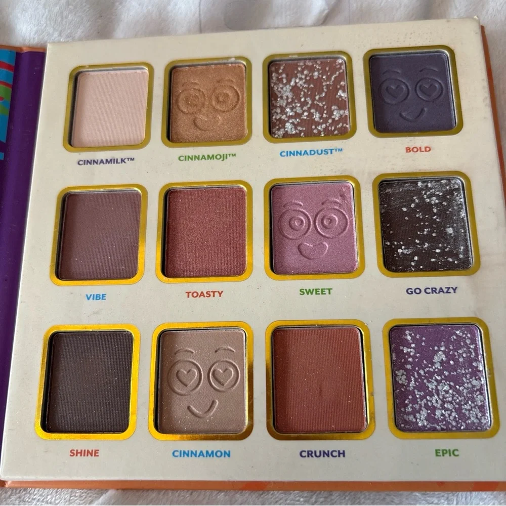 Cinnamon Toast Crunch Eyeshadow Palette